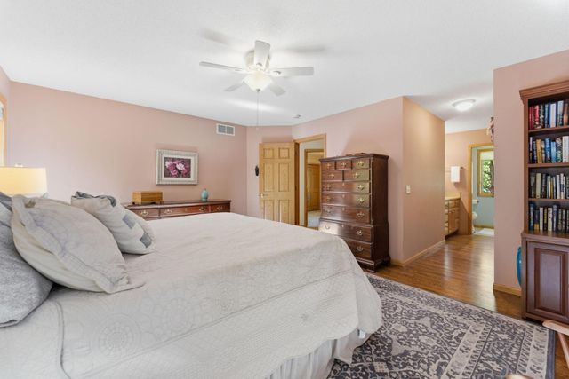 1646 Mayfield Heights Road, Mendota Heights, MN 55118