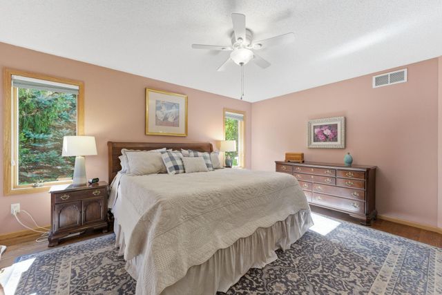 1646 Mayfield Heights Road, Mendota Heights, MN 55118
