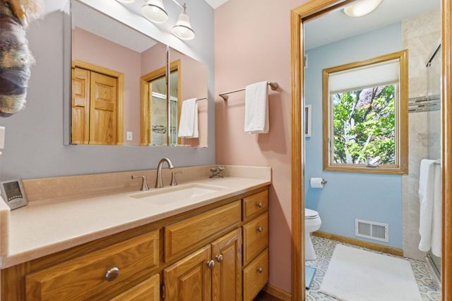 1646 Mayfield Heights Road, Mendota Heights, MN 55118