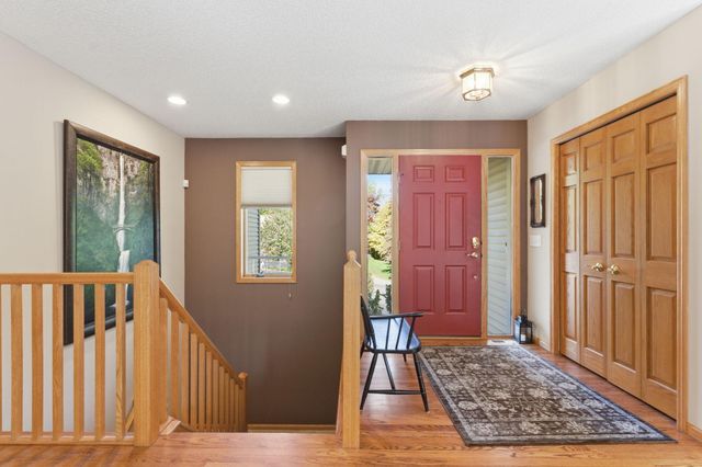 1646 Mayfield Heights Road, Mendota Heights, MN 55118