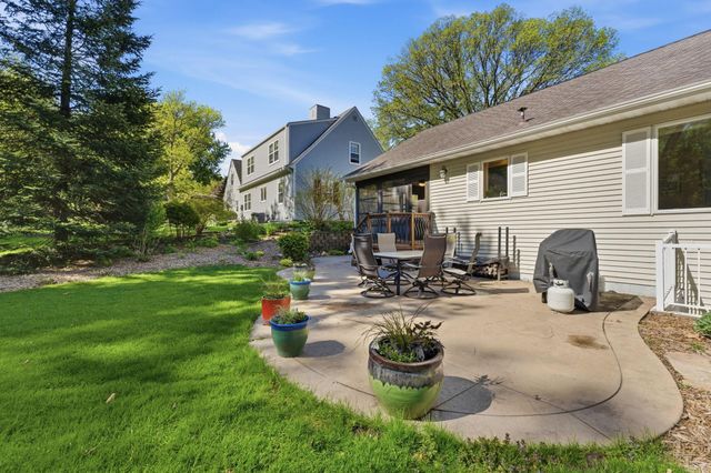 1646 Mayfield Heights Road, Mendota Heights, MN 55118
