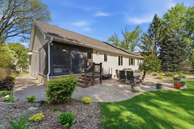 1646 Mayfield Heights Road, Mendota Heights, MN 55118