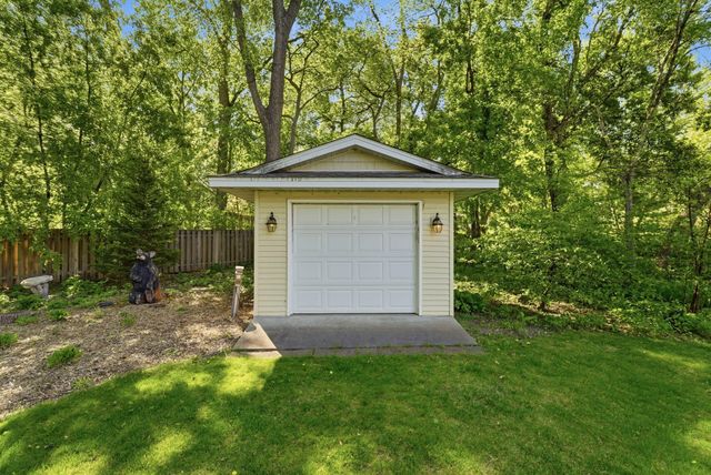 1646 Mayfield Heights Road, Mendota Heights, MN 55118
