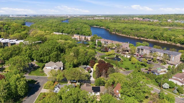 1646 Mayfield Heights Road, Mendota Heights, MN 55118