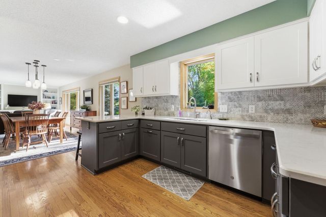 1646 Mayfield Heights Road, Mendota Heights, MN 55118