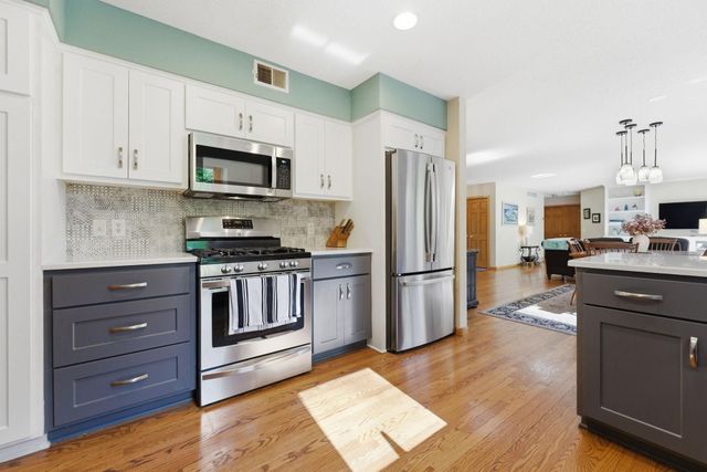 1646 Mayfield Heights Road, Mendota Heights, MN 55118