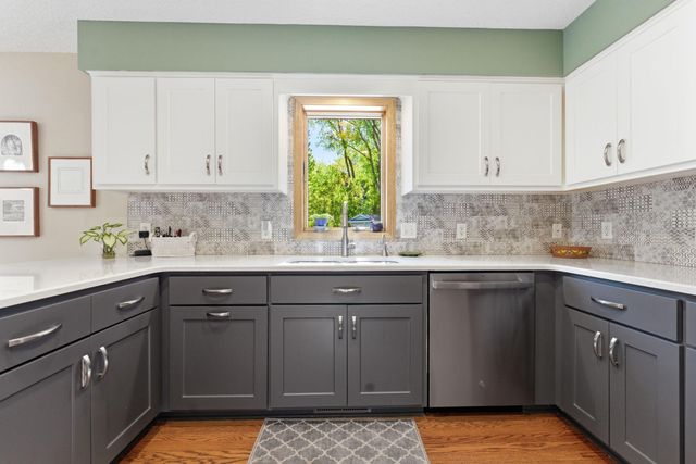 1646 Mayfield Heights Road, Mendota Heights, MN 55118