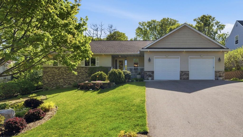 1646 Mayfield Heights Road, Mendota Heights, MN 55118