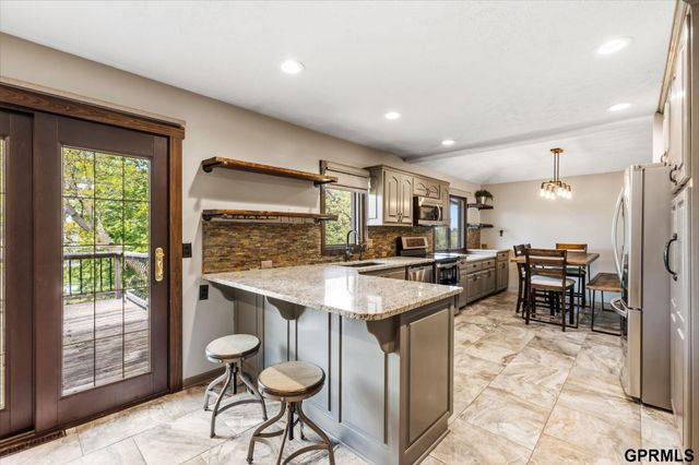 1226 N 121 Street, Omaha, NE 68154
