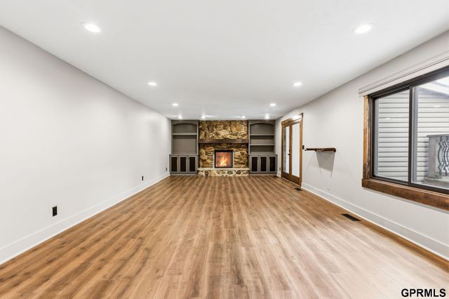 1226 N 121 Street, Omaha, NE 68154