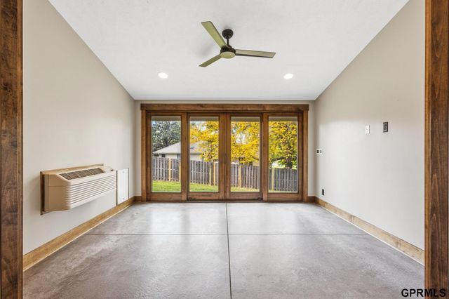 1226 N 121 Street, Omaha, NE 68154
