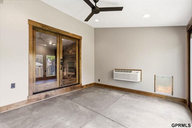 1226 N 121 Street, Omaha, NE 68154