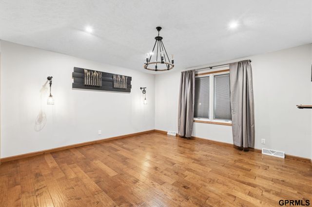 1226 N 121 Street, Omaha, NE 68154