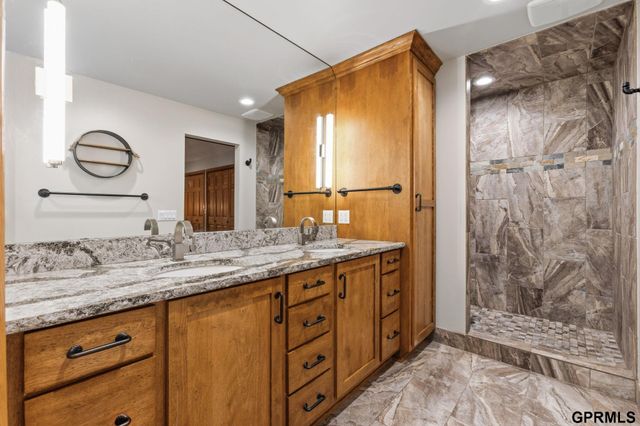 1226 N 121 Street, Omaha, NE 68154