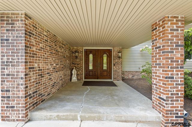 1226 N 121 Street, Omaha, NE 68154