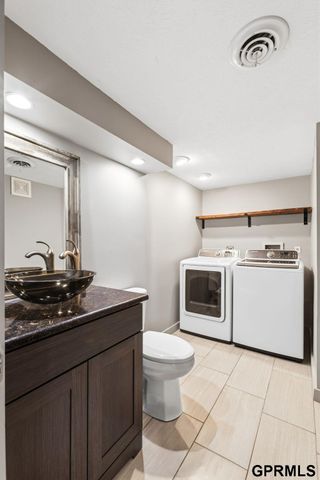 1226 N 121 Street, Omaha, NE 68154