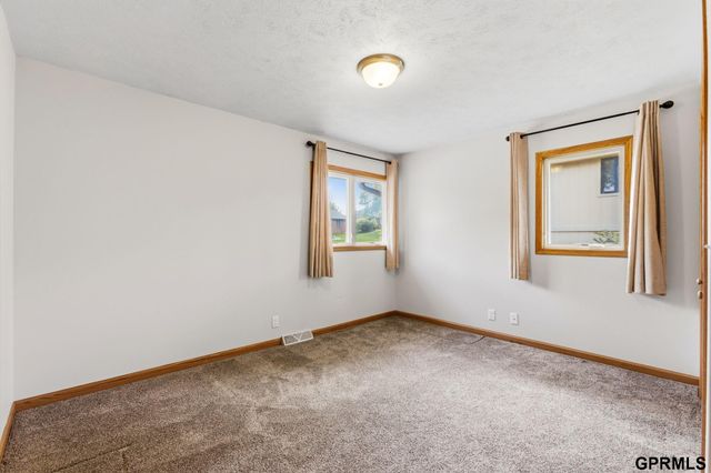 1226 N 121 Street, Omaha, NE 68154
