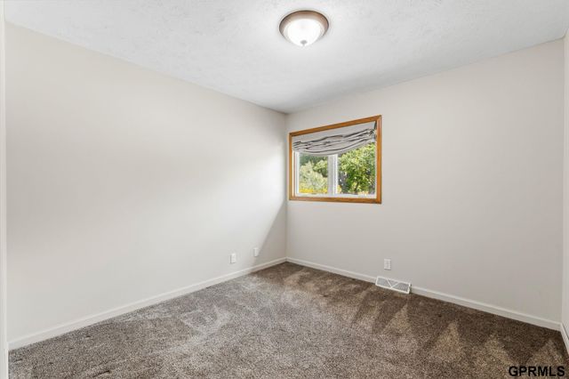 1226 N 121 Street, Omaha, NE 68154