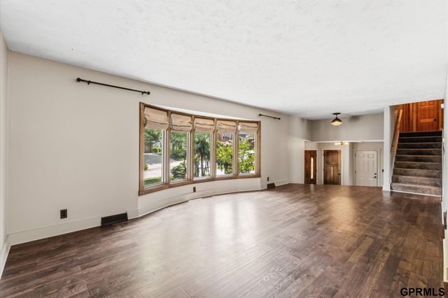 1226 N 121 Street, Omaha, NE 68154