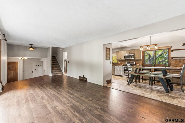 1226 N 121 Street, Omaha, NE 68154