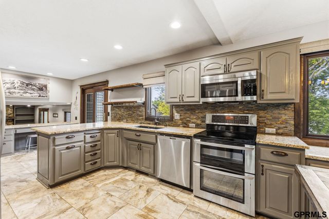 1226 N 121 Street, Omaha, NE 68154