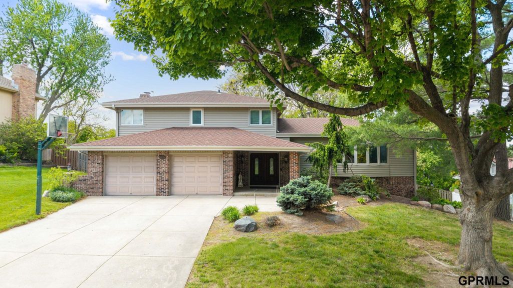 1226 N 121 Street, Omaha, NE 68154