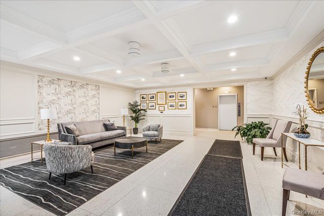 10 Lenox Road 2F, Rockville Centre, NY 11570