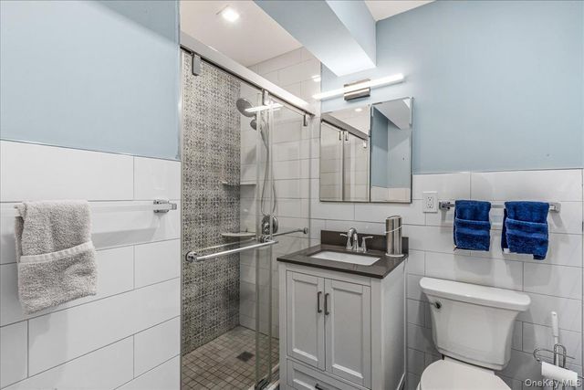 10 Lenox Road 2F, Rockville Centre, NY 11570