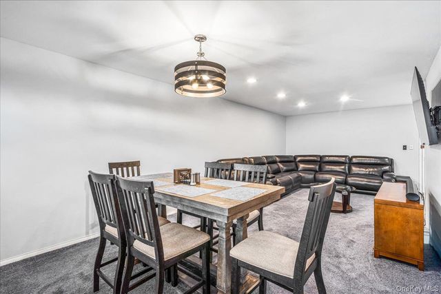 10 Lenox Road 2F, Rockville Centre, NY 11570