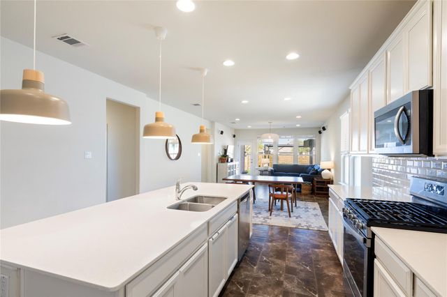 1001 McCormick CV, Hutto, TX 78634