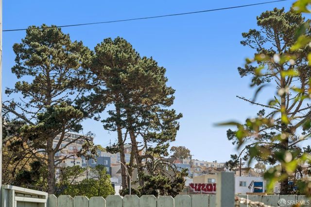 279 St Charles Avenue, San Francisco, CA 94132