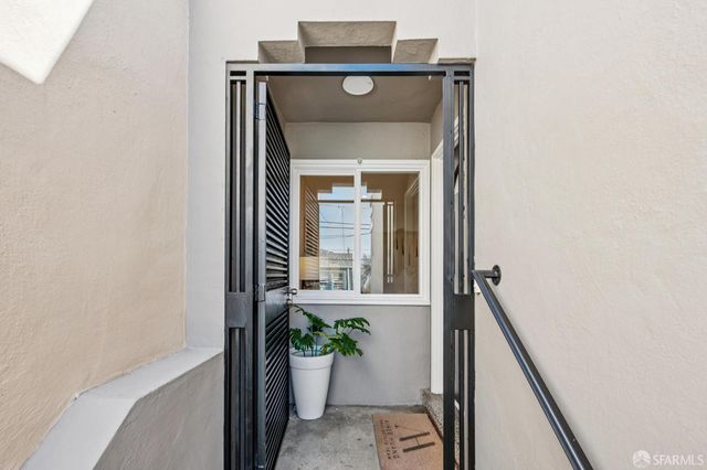 279 St Charles Avenue, San Francisco, CA 94132