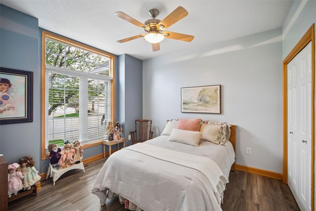 12208 Madison Avenue, Urbandale, IA 50323