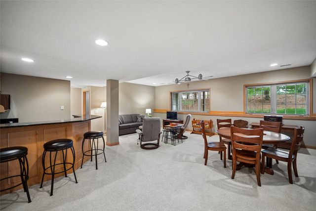 12208 Madison Avenue, Urbandale, IA 50323