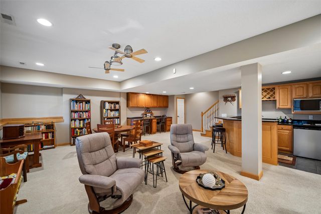 12208 Madison Avenue, Urbandale, IA 50323