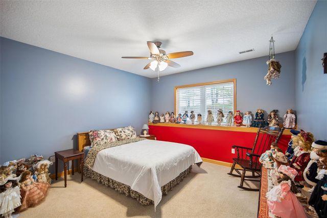 12208 Madison Avenue, Urbandale, IA 50323