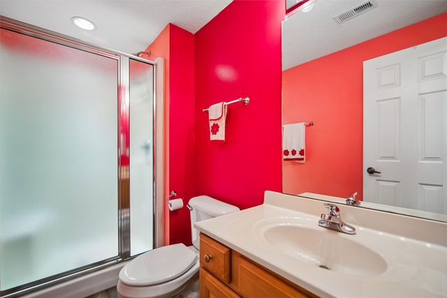 12208 Madison Avenue, Urbandale, IA 50323