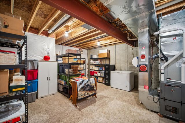 12208 Madison Avenue, Urbandale, IA 50323