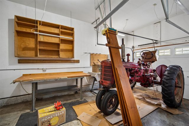 12208 Madison Avenue, Urbandale, IA 50323