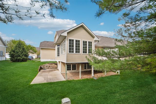 12208 Madison Avenue, Urbandale, IA 50323