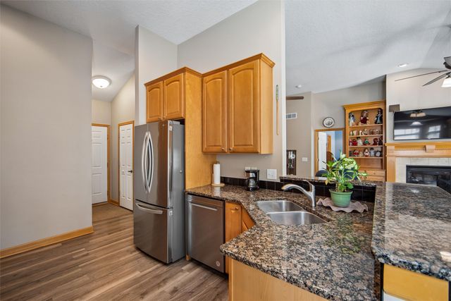 12208 Madison Avenue, Urbandale, IA 50323