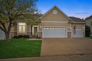 12208 Madison Avenue, Urbandale, IA 50323
