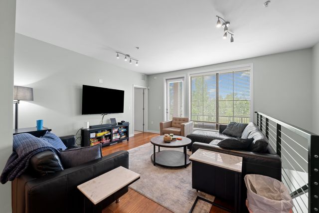 380 N Island Dr Apt 105, Memphis, TN 38103