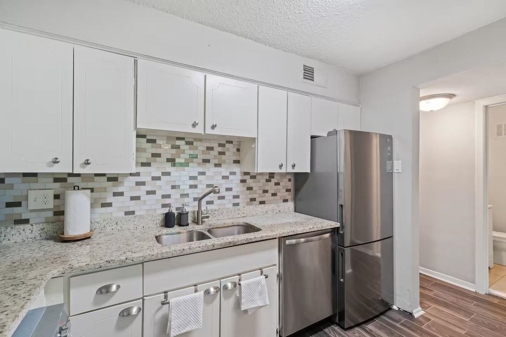 108 N Belvedere Blvd Apt 12, Memphis, TN 38104