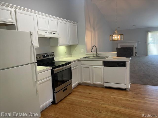 2519 Westmont Circle 4, Sterling Heights, MI 48310