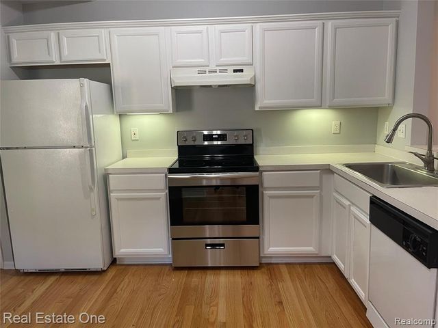 2519 Westmont Circle 4, Sterling Heights, MI 48310