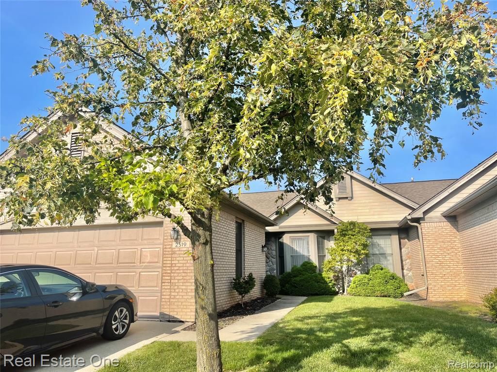 2519 Westmont Circle 4, Sterling Heights, MI 48310