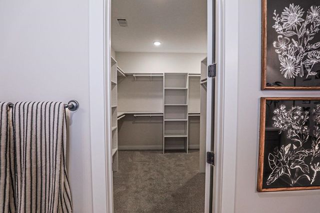 7037 WALKER FARMS DR, Bartlett, TN 38002