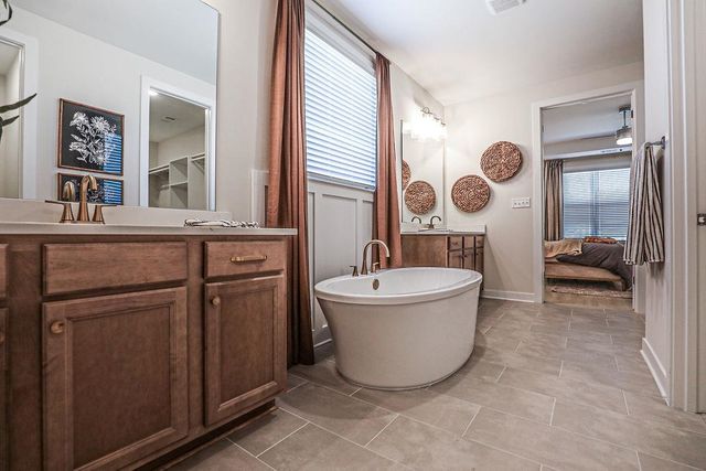 7037 WALKER FARMS DR, Bartlett, TN 38002