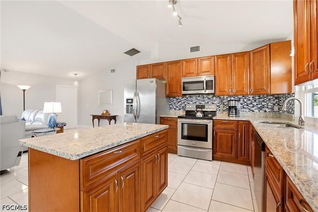 202 SE 10th TER, Cape Coral, FL 33990